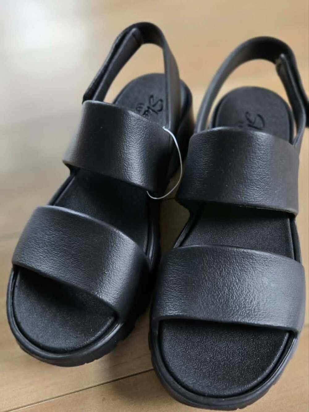 Skechers Black Luxe Foam Sandals – Size 7, Adjustable Strap, Comfy Everyday Styl